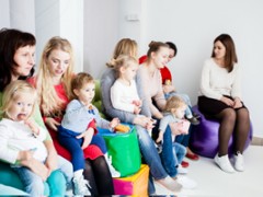 小孩手指甲盖有小坑怎么回事